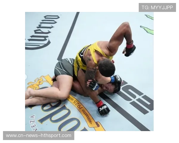 UFC血战震撼:断头台制服对手,求饶瞬间点燃赛场热血! UFC血战震撼:断头台制服对手,求饶瞬间点燃赛场热血!